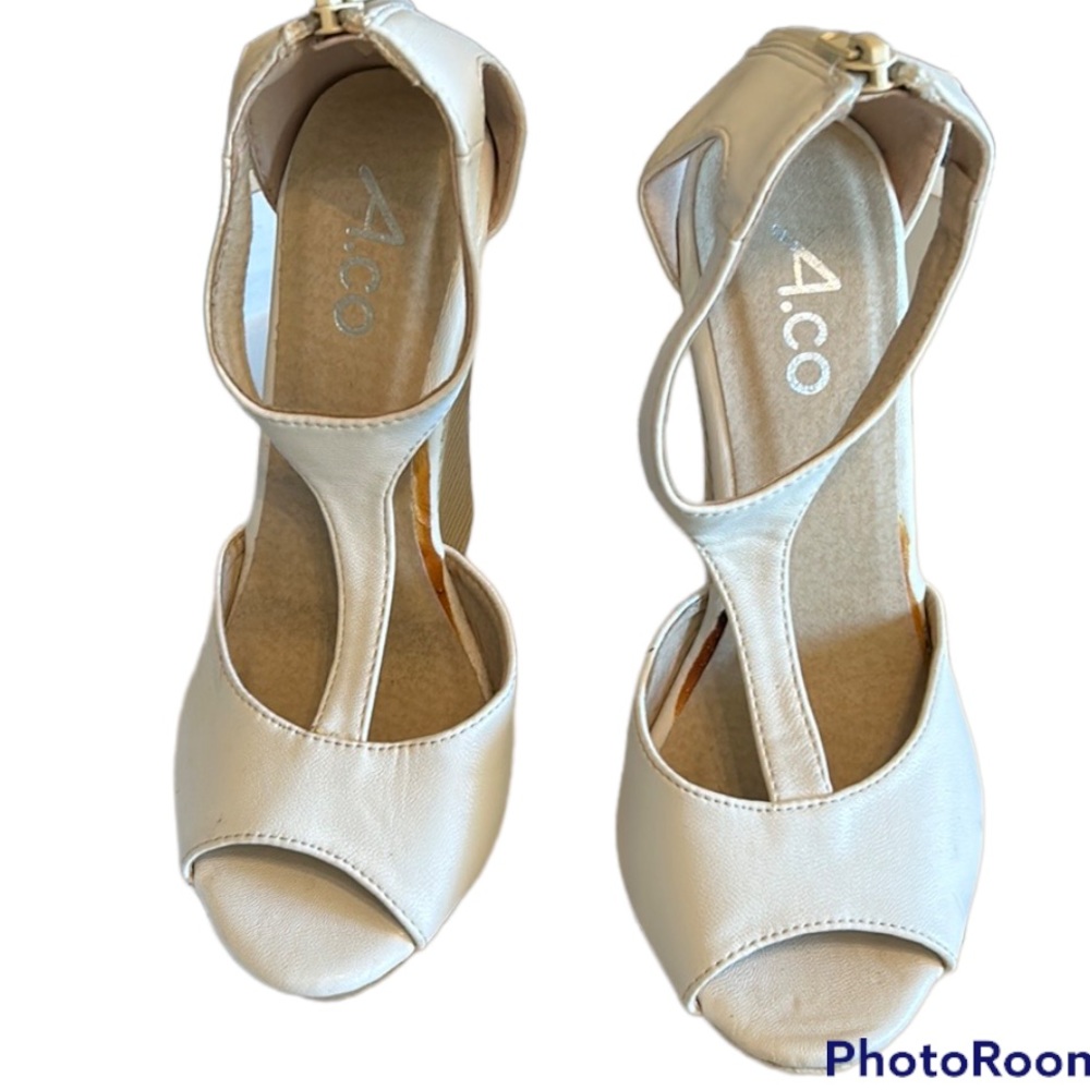 A.CO white wedge shoes size 6/36